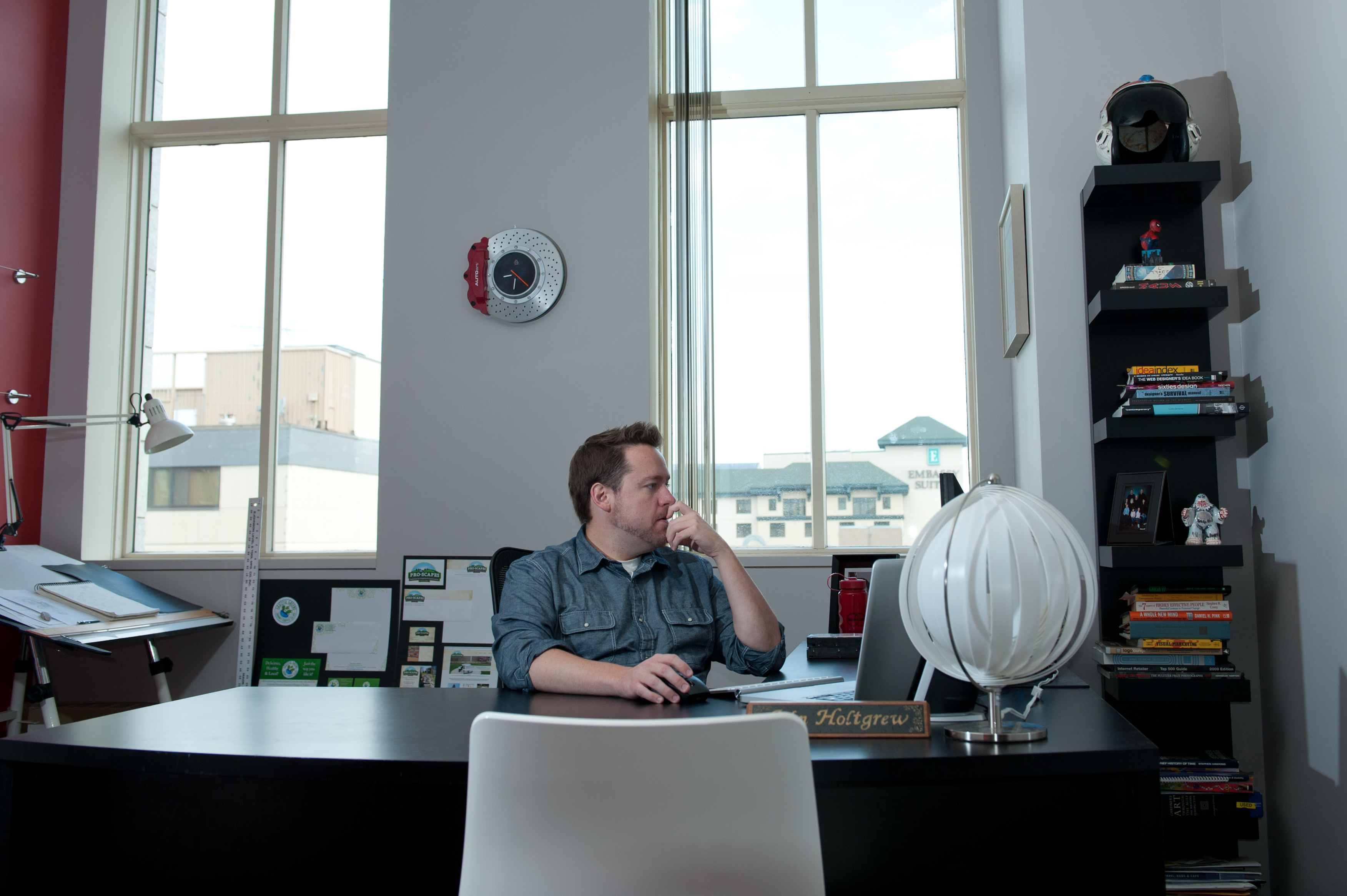 _DSC4657 John Holtgrew in office